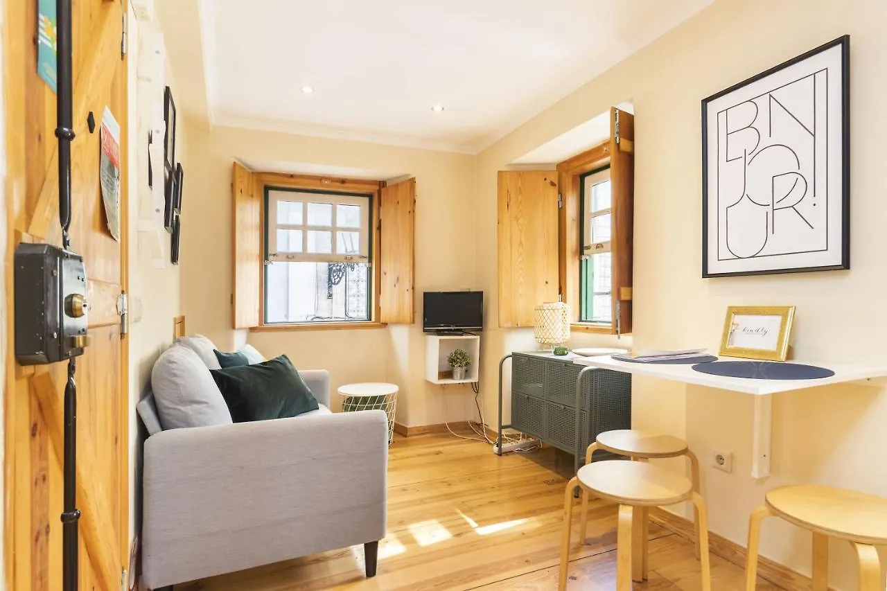 Budget Studio Down Town Lisbon Apartment